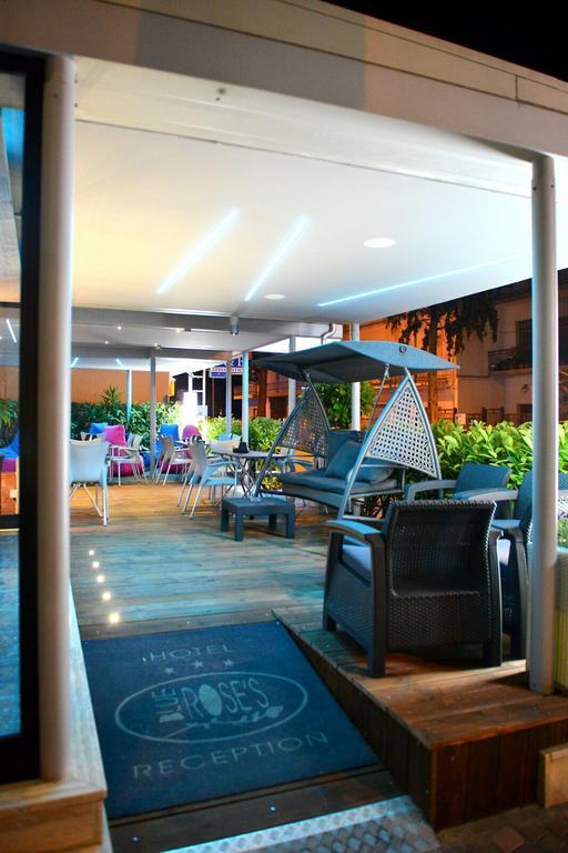 Hotel Blue Rose'S メザーニェ エクステリア 写真